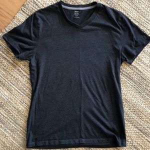 Old Navy gray men’s v neck T-shirt